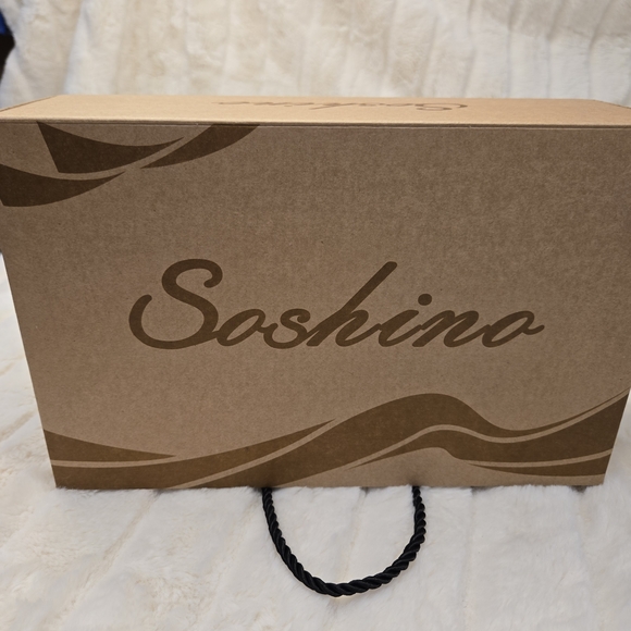 Chic Women's Gray Heels - Picture 6 of 7